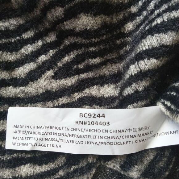 J.O.A. Off White and Black Zebra Print Eyelash Knit Cropped Pullover Sweater - Picture 5 of 15